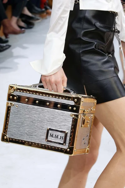 Look 80